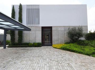 Casa en condominio · 550m² · 4 Recámaras · 4 Estacionamientos · Residencia en Venta en Hacienda San Acasio