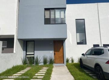 Casa de 2 habitaciones, El Marqués · Zizana Venta Casa de Autor en Privada con Amenidades 2 Recamaras + Estudio 3 Baños 2 Autos