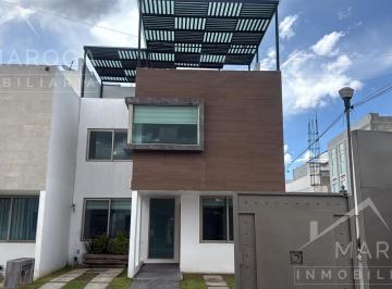 Casa · 200m² · 4 Recámaras · 2 Estacionamientos · Casa de Tres Niveles con Rooftop Equipada