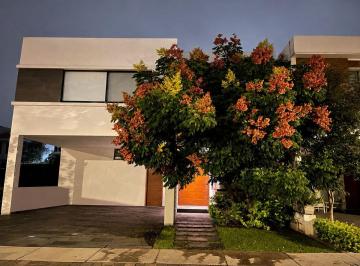 Casa de 3 habitaciones, Zapopan · Casa de Lujo en Venta en La Toscana 1