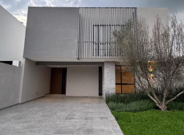 Casa en condominio de 4 habitaciones, León · Casa en Venta en La Campiña del Bosque
