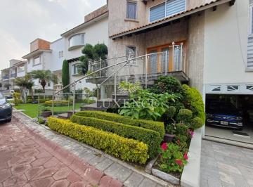 Casa · 850m² · 4 Recámaras · 6 Estacionamientos · Casa en Venta en Colinas del Bosque