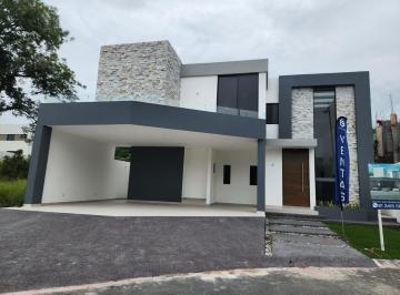 Casa · 305m² · 3 Recámaras · 3 Estacionamientos · Casa - Fraccionamiento Campestre Santiago