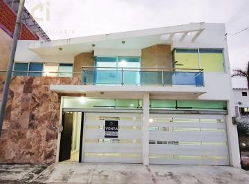 Casa · 360m² · 4 Recámaras · 2 Estacionamientos · Casa en Venta con Terreno en Veracruz, Fracc. Reforma, 3 Recámaras, Cocina Integral, Sala de Tv y Ga
