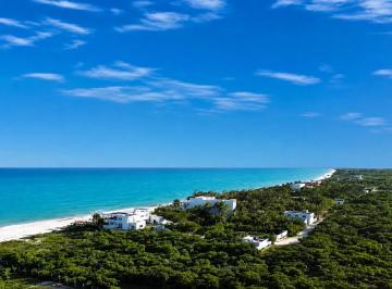 Casa de 4 habitaciones, Benito Juárez · ¡Oportunidad Única! Residencia con Playa Privada. Antes Usd $1,350,000. / Hoy Usd $1,100,000.