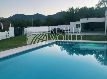 Quinta · 1500m² · - Qv Quinta en Venta en Santiago, N. L.