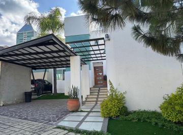 Casa de 4 habitaciones, León · Casa Amueblada en Renta en El Fraccionamiento Privado Lomas de Gran Jardín en La Ciudad de León, Gto