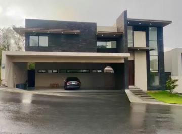 Casa · 5 Recámaras · 3 Estacionamientos · Casa en Sierra Alta