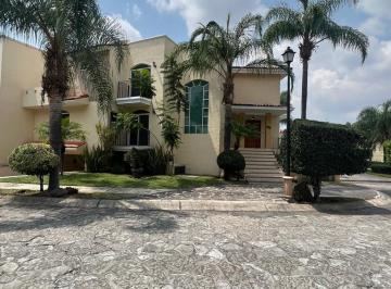 Casa · 4 Recámaras · 4 Estacionamientos · Casa en Renta Bugambilias Coto La Joya, Zapopan