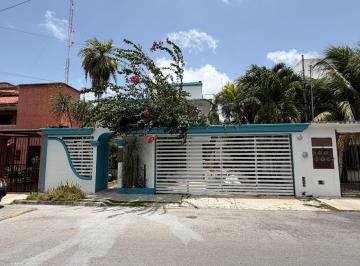 Casa · 225m² · 4 Recámaras · 4 Estacionamientos · Casa Céntrica en Renta Cancún 4 Recamaras Atrás Gran Plaza