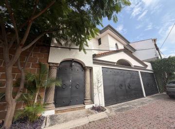Casa de 3 habitaciones, Cuernavaca · Residencia con Jardín y Alberca | Rinconada Vista Hermosa