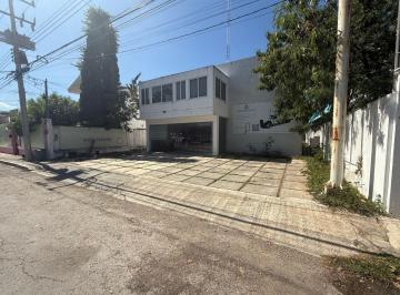 Edificio · 450m² · 3 Recámaras · 6 Estacionamientos · Edificio Comercial Sobre La Av Cumbres en Montecristo