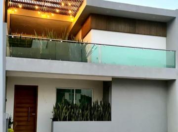 Casa de 4 habitaciones, Morelia · Venta de Casa en Frac. Privado Paseo del Parque Tres Marias.