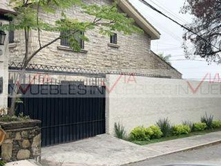 Casa · 400m² · 3 Recámaras · 5 Estacionamientos · Casa en Renta en Balcones del Valle