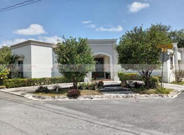 Casa · 220m² · 3 Recámaras · 2 Estacionamientos · Casa en Venta en Allende