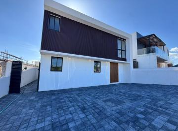 Casa · 275m² · 4 Recámaras · 4 Estacionamientos · Casa en Lomas de Juriquilla a Estrenar
