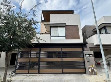 Casa · 207m² · 3 Recámaras · 2 Estacionamientos · Casa de 3 Plantas en Venta en Altabrisa Premier Apodaca