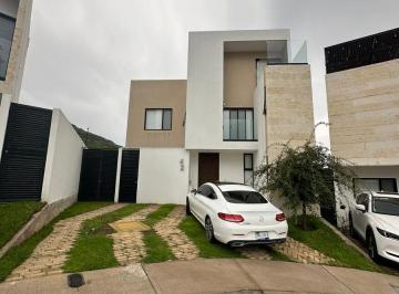 Casa · 261m² · 3 Recámaras · 2 Estacionamientos · Casa en Fraccionamiento Desarrollo Habitacional Zibata