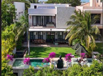 Casa · 650m² · 4 Recámaras · 4 Estacionamientos · Casa - Lagos del Sol