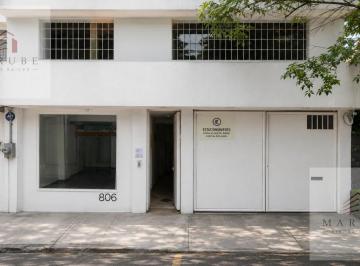 Casa · 430m² · 4 Recámaras · 5 Estacionamientos · Casa en del Valle Centro