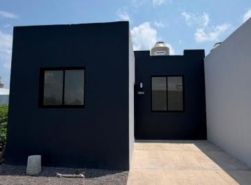 Casa de 2 habitaciones, Villa de Alvarez · Venta de Casa en El Fraccionamiento Tulipanes Villa de Álvarez