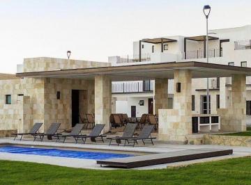 Casa de 3 habitaciones, Querétaro · Impecable! 3 Recámaras, Sala Tv, Amplia. Alberca, Vigilancia.