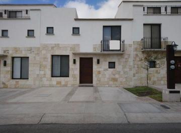 Casa de 3 habitaciones, Querétaro · Casa en Renta en Renta en El Refugio, 3 Recámaras, Sala Tv, Lugar Para 3 Autos. Vigilancia, Alberca