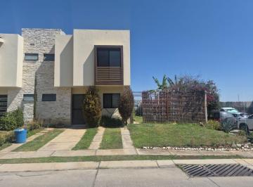 Casa en condominio · 116m² · 3 Recámaras · 3 Estacionamientos · Casa en Venta en El Campestre, Dentro de Coto y en Esquina con Amplio Jardin