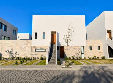 Foto 1 · Casa Duplex en Segundo Piso, de Caisa, Venta en Cumbres del Lago, Condominio con Alberca, Juriquilla