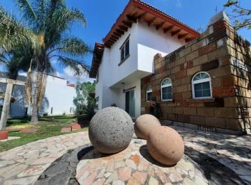 N/A · Casa en Venta en Juriquilla! Más de 1,000 m² de Terreno y en Esquina, Qro.