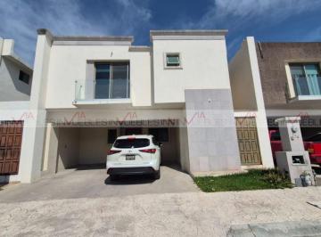 Casa · 236m² · 3 Recámaras · 2 Estacionamientos · Casa en Venta en Saltillo