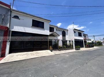 Casa · 251m² · 3 Recámaras · 2 Estacionamientos · Casa en Venta en Residencial Periférico