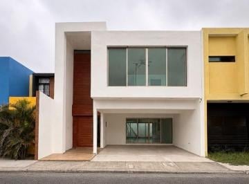 Casa · 239m² · 3 Recámaras · 2 Estacionamientos · Lomas de La Rioja I Casa en Venta con Grandes Espacios y Buenos Acabados.