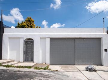 Casa · 6 Estacionamientos · Casa en Parres El Guarda