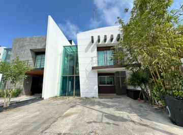 Terreno / Lote · 160m² · 3 Recámaras · 2 Estacionamientos · Casa en Residencial Palmaris Amueblada