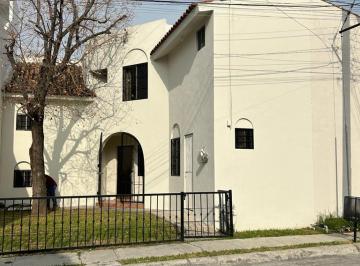 Casa · 3 Recámaras · 2 Estacionamientos · Casa en Renta Capistrano San Pedro