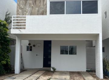 Casa · 3 Recámaras · 1 Estacionamiento · Casa - Fraccionamiento La Joya