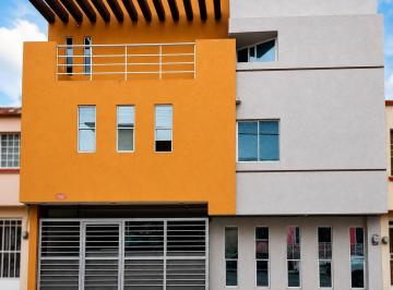 Casa · 315m² · 5 Recámaras · 2 Estacionamientos · Venta de Casa Céntrica – Col. Tolteca, Tampico