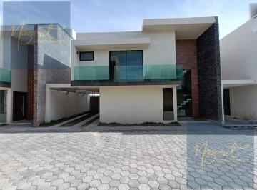 Casa · 198m² · 3 Recámaras · 2 Estacionamientos · Casa en Renta en Gasoducto a un Costado de La Ibero en Tlaxcala
