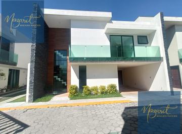 Casa · 101m² · 3 Recámaras · 2 Estacionamientos · Casa en Venta con Tres Recamaras y Roof Garden a un Costado de La Prepa Ibero en Tlaxcala