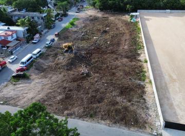 Terreno / Lote · Terreno Esquina en Renta Sobre Av Principal