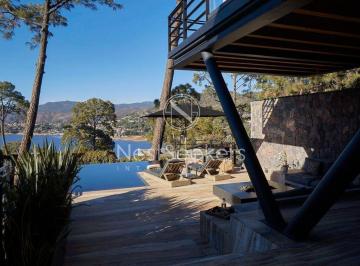 Casa en condominio de 5 habitaciones, Valle de Bravo · Casa en Venta en Avándaro