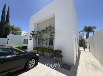 Casa · 90m² · 3 Recámaras · 3 Estacionamientos · Casa en Lomas de Juriquilla con 3 Recámaras, Id:.