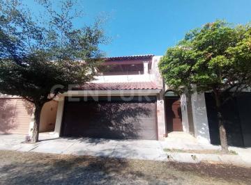 Casa · 180m² · 4 Recámaras · 2 Estacionamientos · Casa en Renta Amueblada Esmeralda Norte
