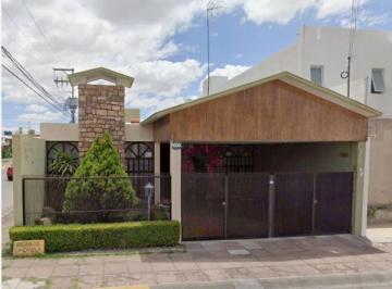 Casa de 4 habitaciones, Aguascalientes · Venta de Casa en Colonia Bosques del Prado, Aguascalientes.