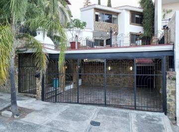 Casa de 3 habitaciones, Zapopan · Casa en Renta en Bugambilias
