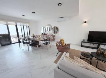 Casa · 212m² · 3 Recámaras · 2 Estacionamientos · Casa en Venta en Playa del Carmen