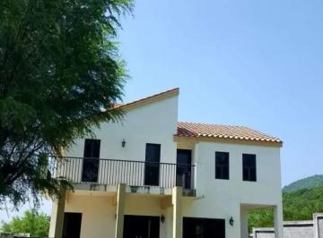 1 · Quinta en Venta en Cadereyta con Amplio Terreno y Excelentes Comodidades