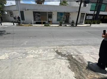 1 · Casa con Locales Comerciales
