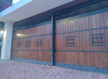 Casa · 418m² · 3 Recámaras · 6 Estacionamientos · Casa en Venta de Una Planta en Villas del Mesón